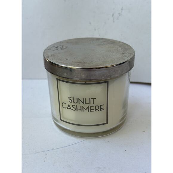 Bath & Body Works 4 Oz One wick Candle Sunlit Cashmere New - Picture 1 of 5